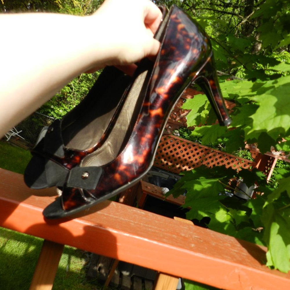 Stuart Weitzman 11 Peep Toe Tortoise Shell Heels - image 6